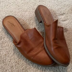 Universal Thread Tan Leather Mules